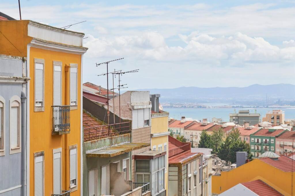 New 3 Bedroom Flat With River On Sight @alameda Lisboa