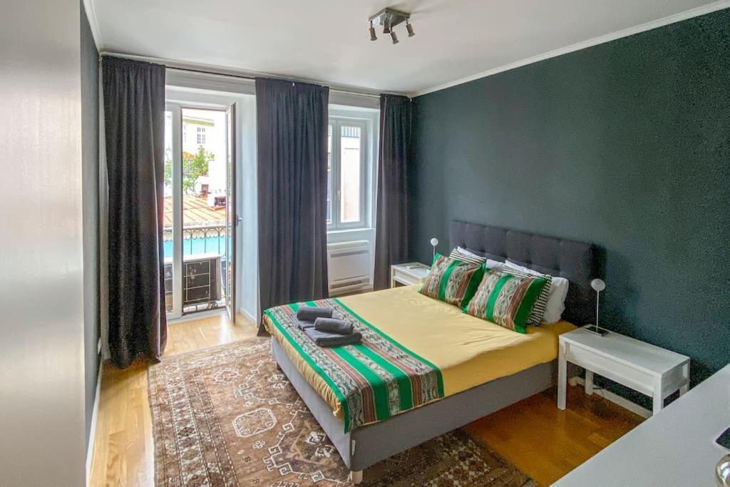 Deluxe City Center Flat Apartment