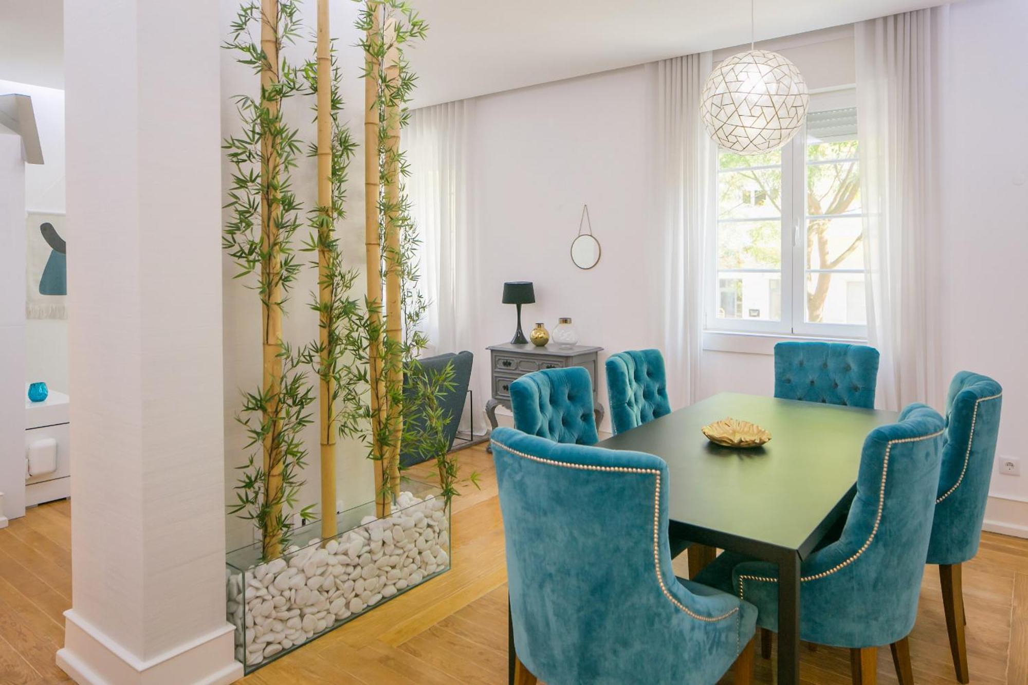 With A Terrace In The Heart Of Lisbon, 300 * Lissabon