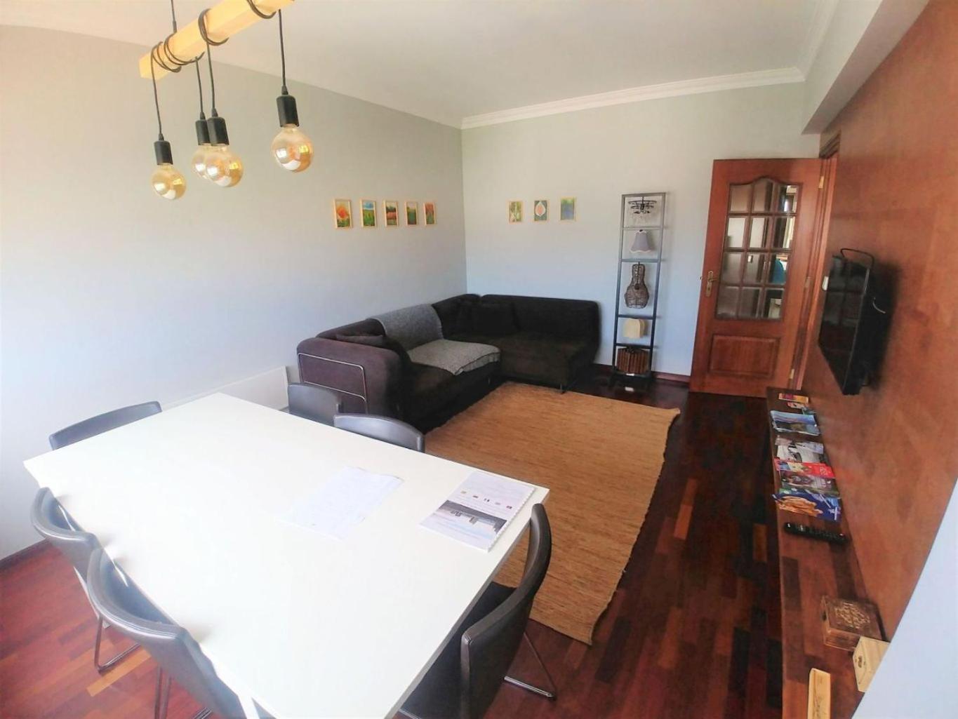Apartment Be Local - With 3 Bedroom Near Oriente Station In