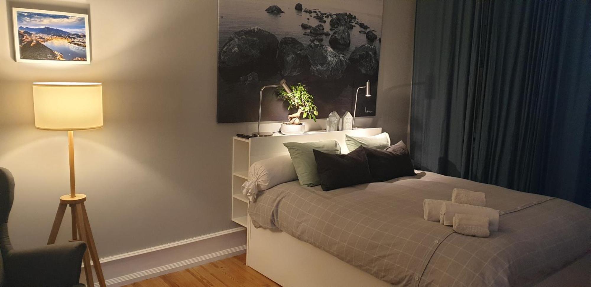 Grande Com Varanda E Vista A Quarto em Acomodações Particulares
