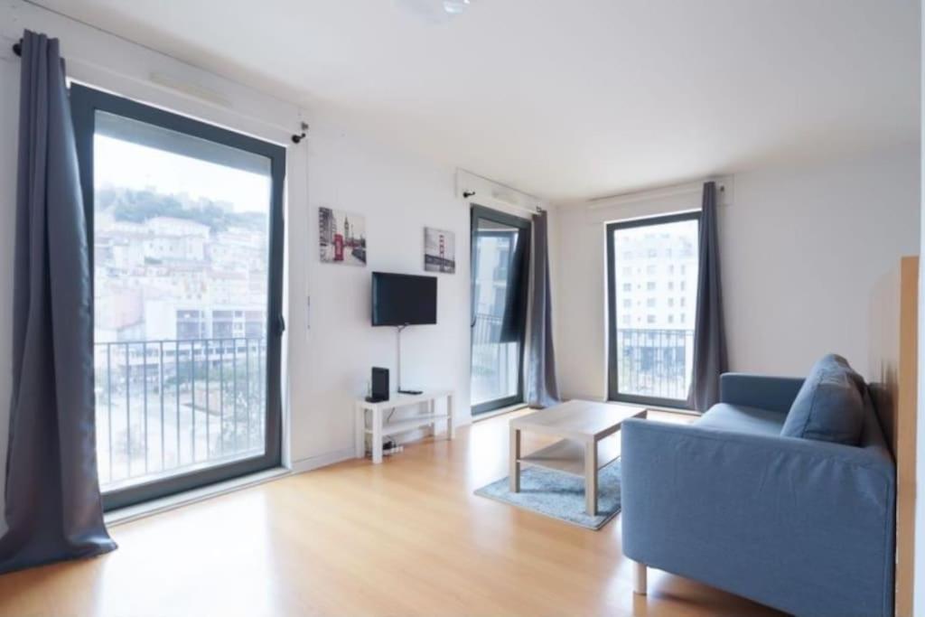 Appartement Elevator Flat And Parking Spaces *
