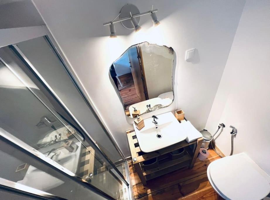 Lovely Mezzanino Close To Lx Factory