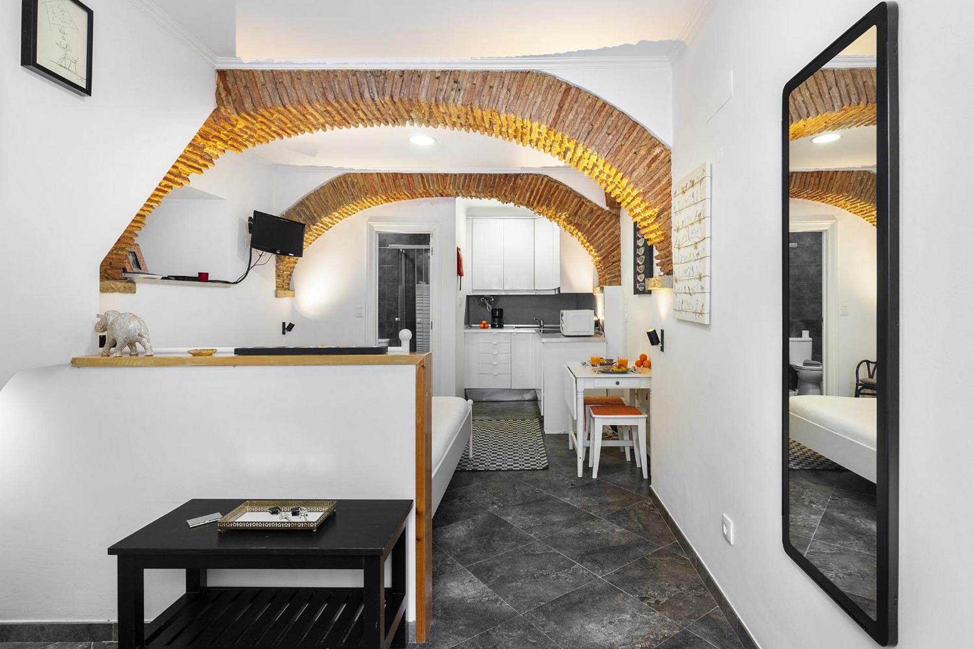 Whome Cozy Alfama Haven: Perfect For Exploring Lisboa