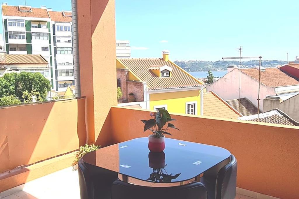 2 Avec Terrasse * Lissabon