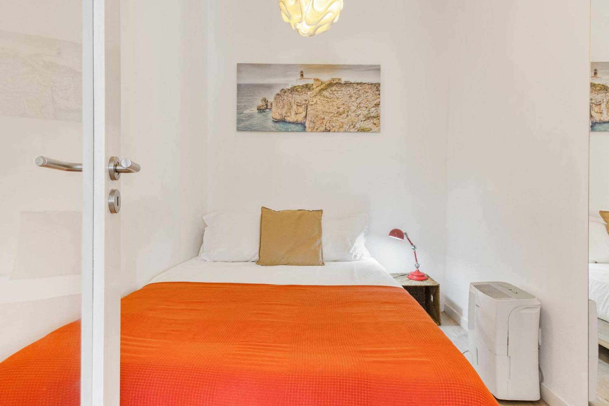 1bdr Cozy Flat In Heart Of By Lovelystay *