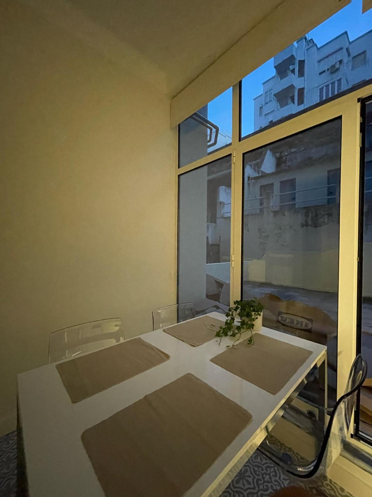 Quarto Aconchegante Com Varanda E Vista No Chiado Lisbon