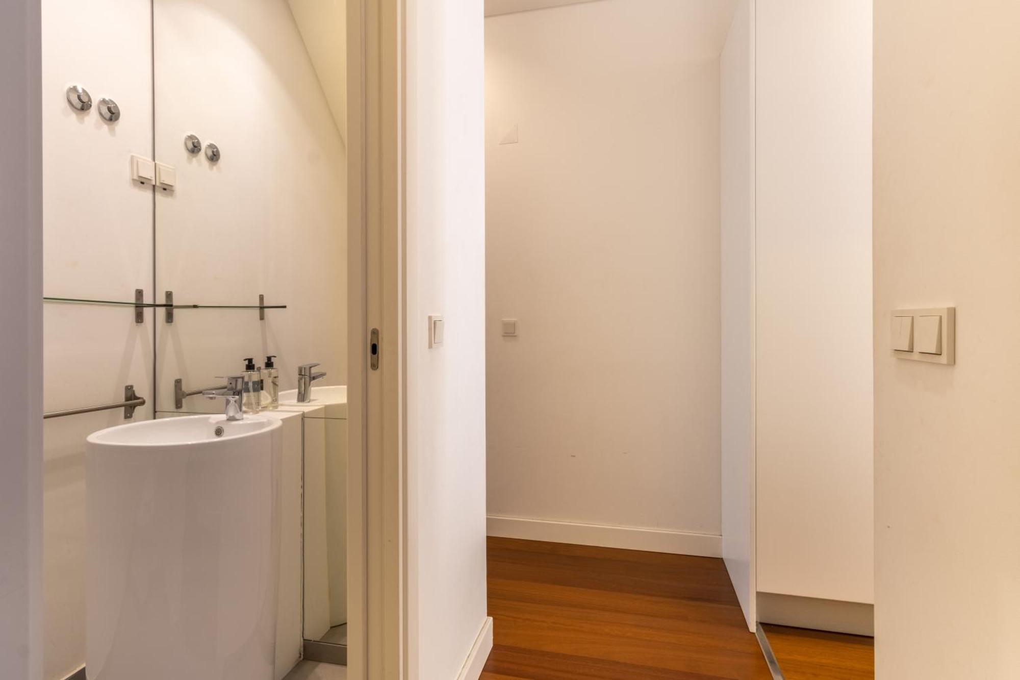 Modern 3br, Terrace, Ac/heating & Self Check-in Appartement Lissabon