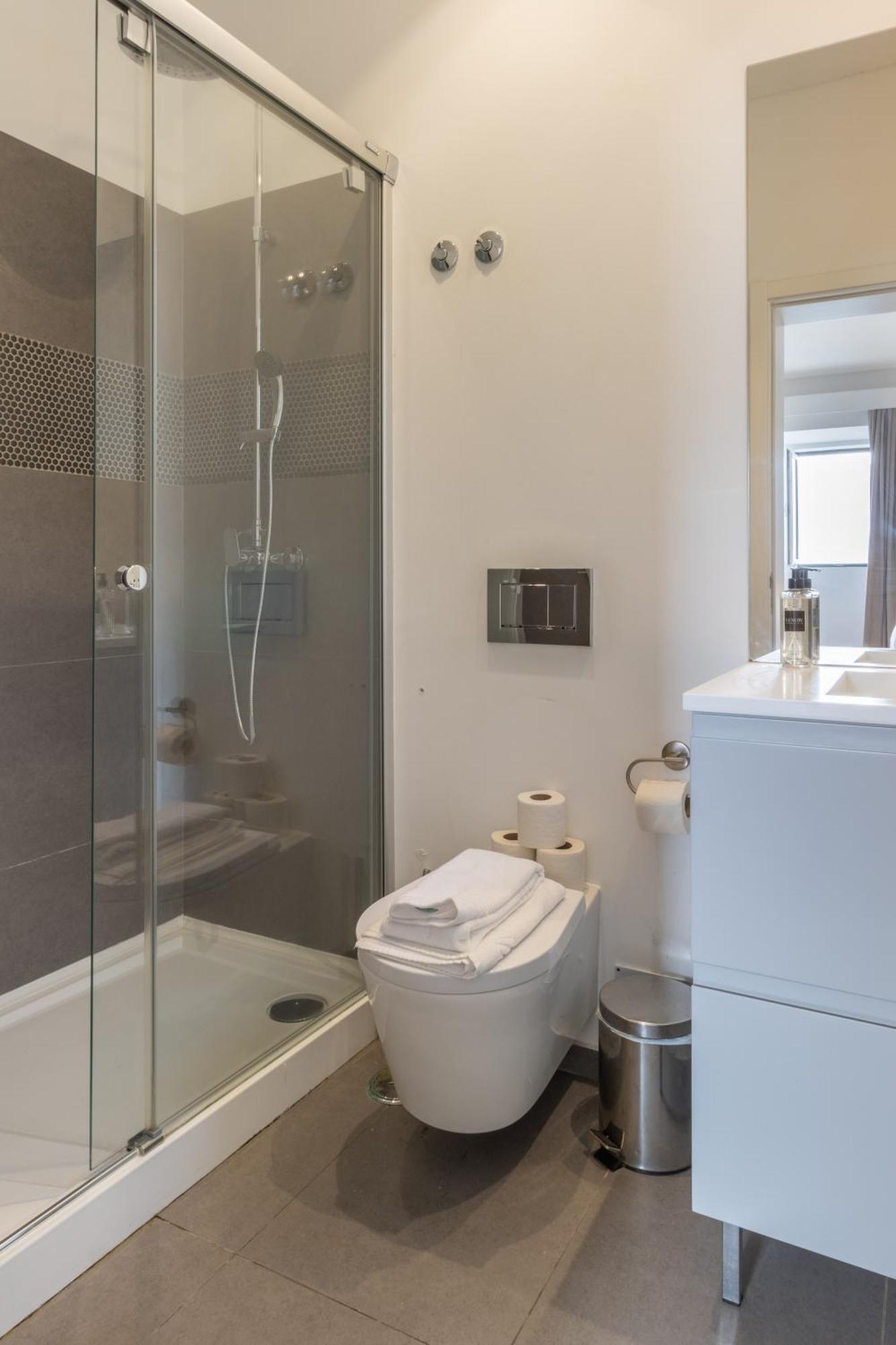 Modern 3br, Terrace, Ac/heating & Self Check-in Appartement *