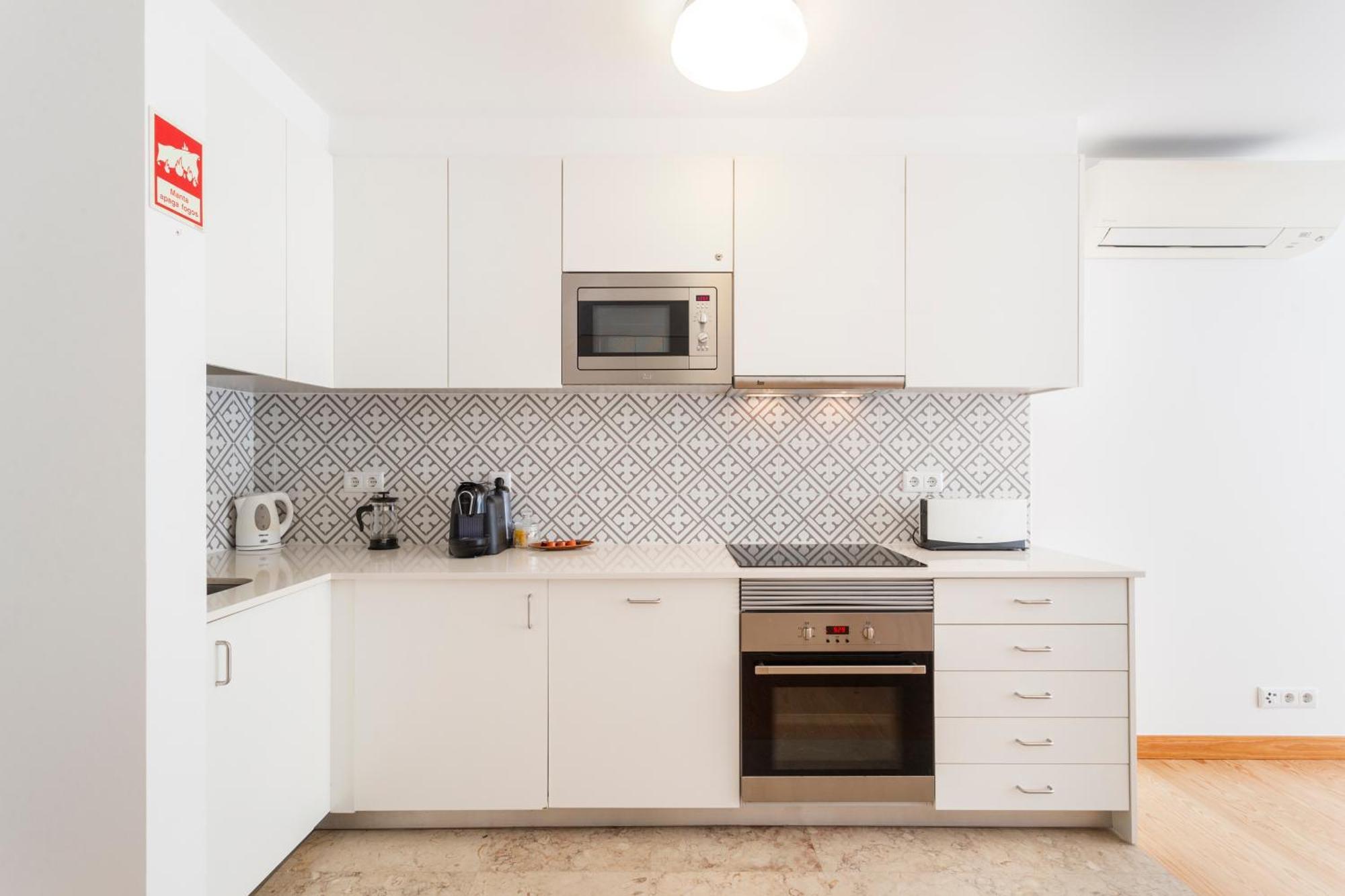 Apartment Barbadinhos In Historic Neighborhood Lissabon