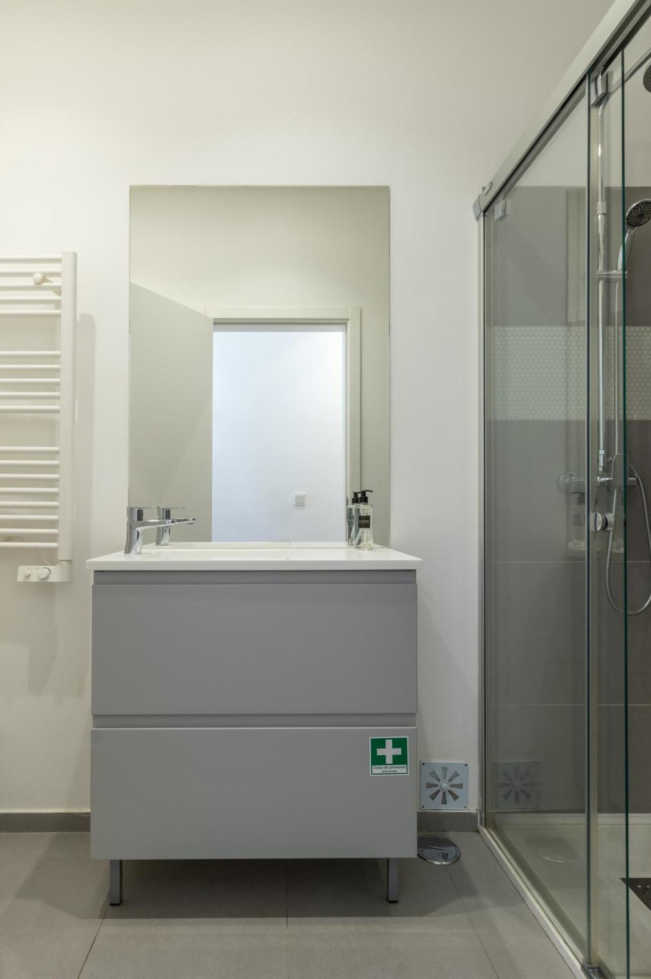 Appartement Spacious, Family Friendly 3br & 3wc. Ac/heating.