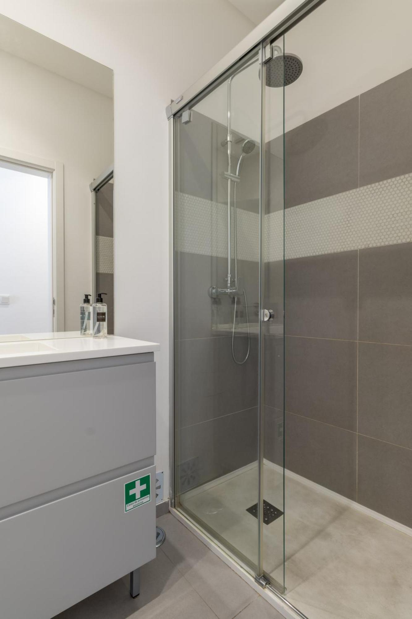 Appartement Spacious, Family Friendly 3br & 3wc. Ac/heating. *