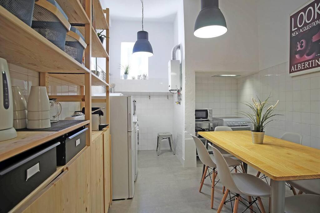 Bh2 Charm In Bohemian Bairro Alto * 4bdr * Old Style * Lisbon