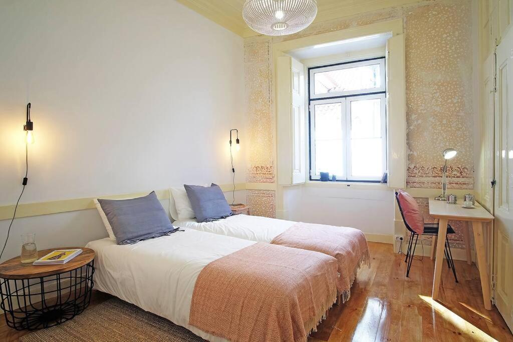 Bh2 Charm In Bohemian Bairro Alto * 4bdr * Old Style Apartment Lisbon