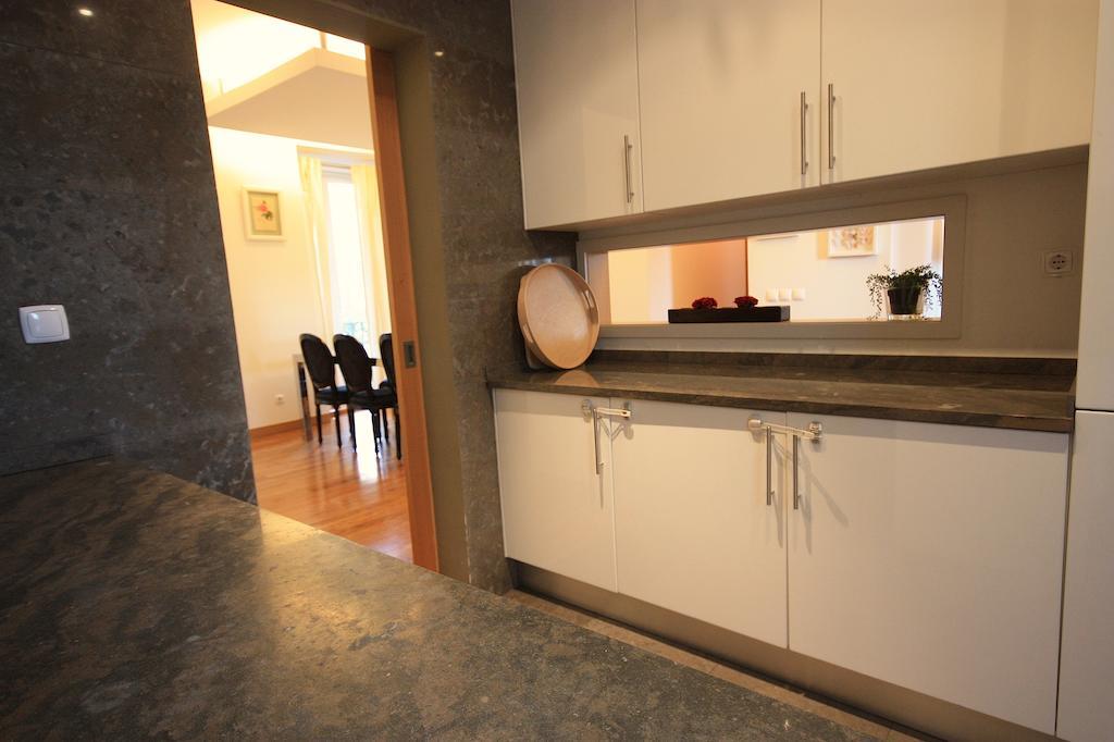 Myplace - - Camoes