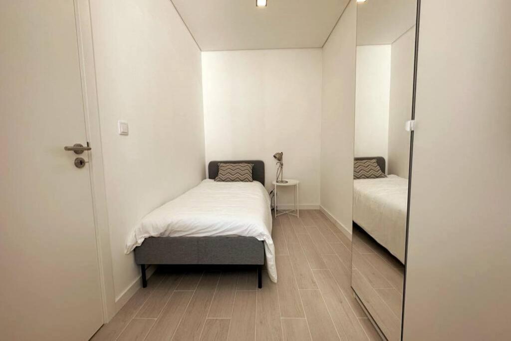 Modern Retreat With Patio Near The Airport - Oha I Appartement