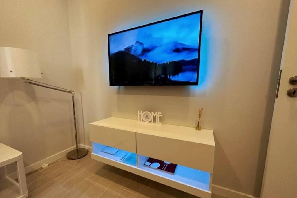 Appartement Modern Retreat With Patio Near The Airport - Oha I