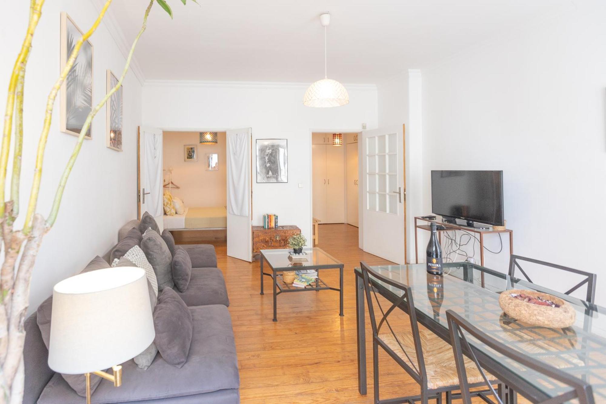 Apartment Spacious 2 Bedroom Apt With Large Living Room Lisbon