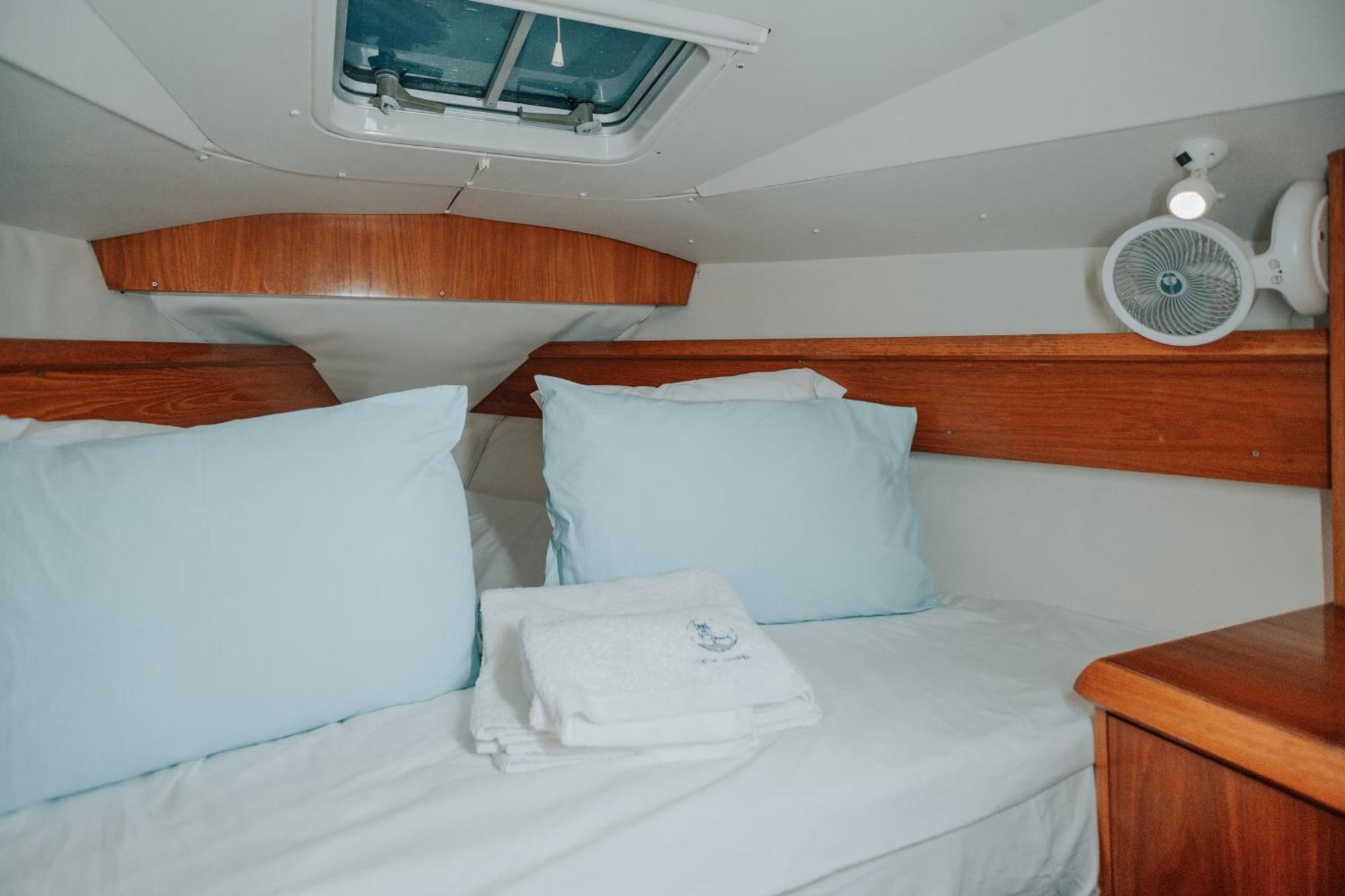 Botel In A Boat - Lissabon