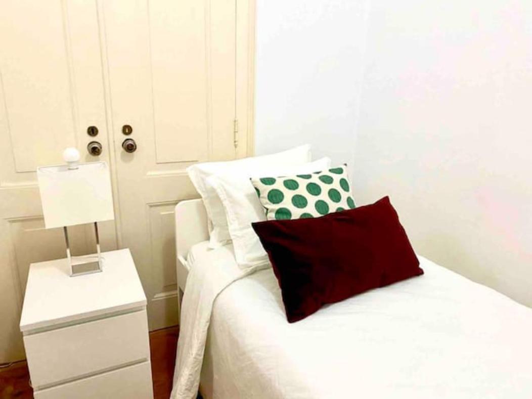 Apartment Romantic Chiado 7 -private Small Single With No Outside Window Lissabon