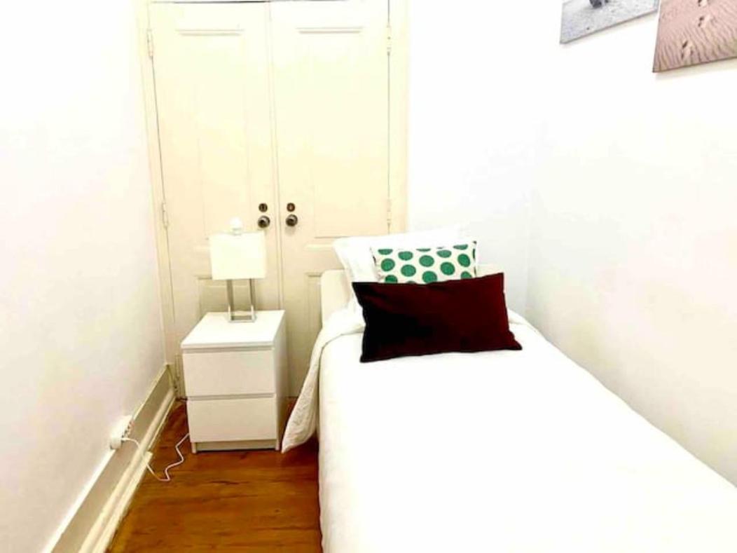 Romantic Chiado 7 -private Small Single With No Outside Window Apartment