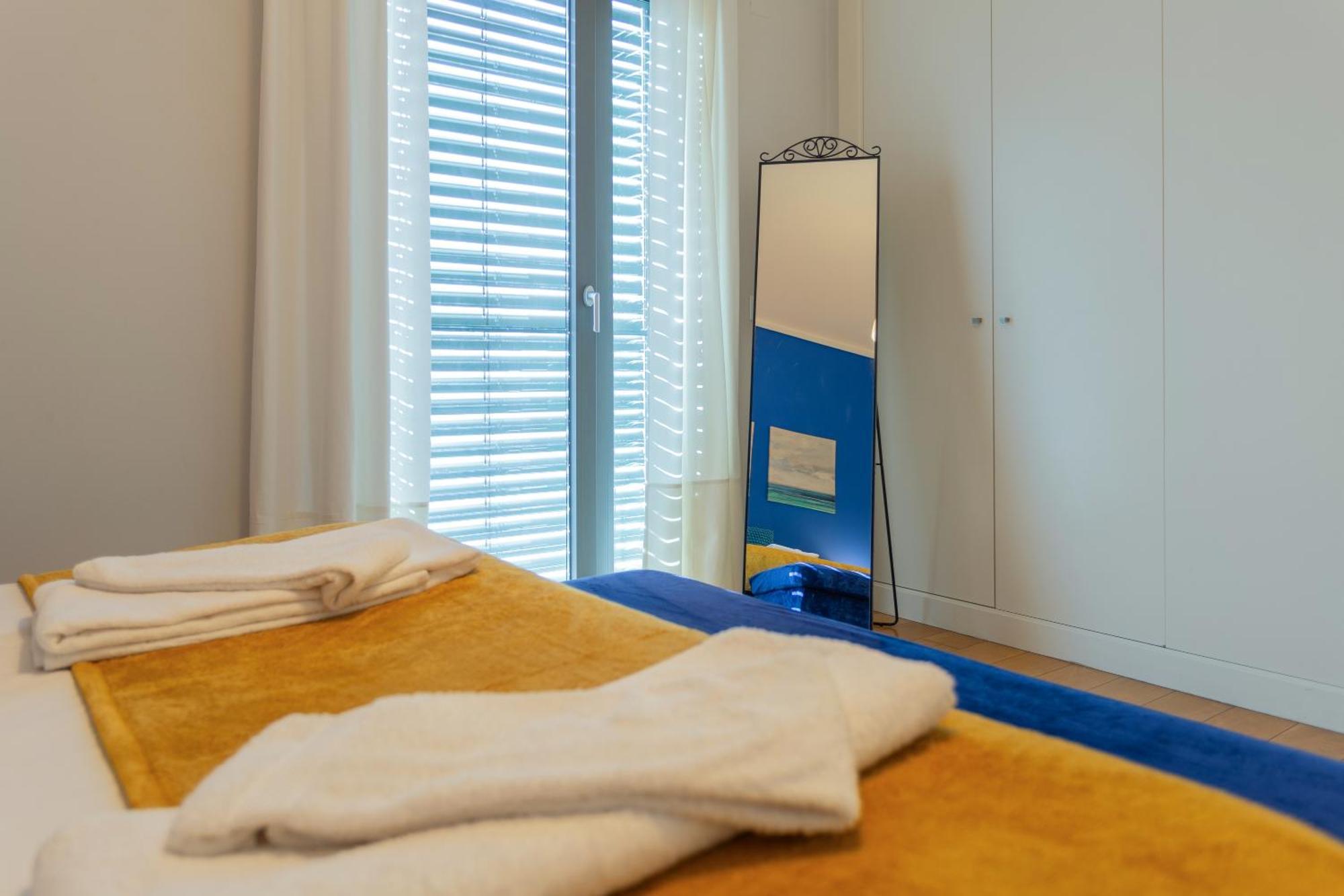 Ldapartments - Spacious Haven W/lift&garage
