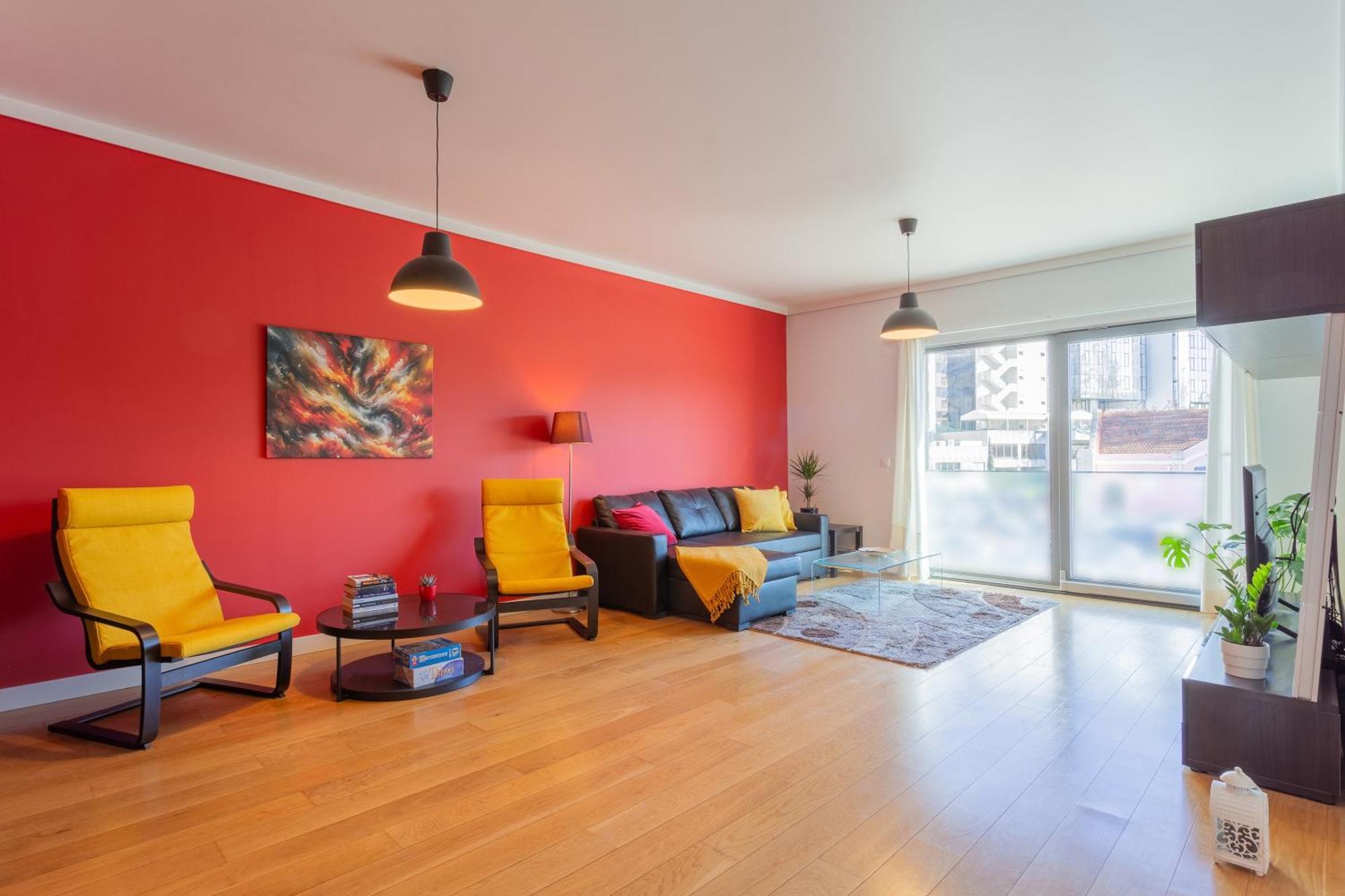 Ldapartments - Spacious Haven W/lift&garage