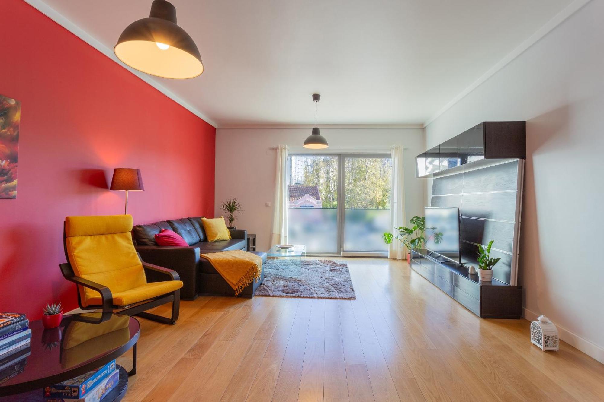 Ldapartments - Spacious Haven W/lift&garage Appartement