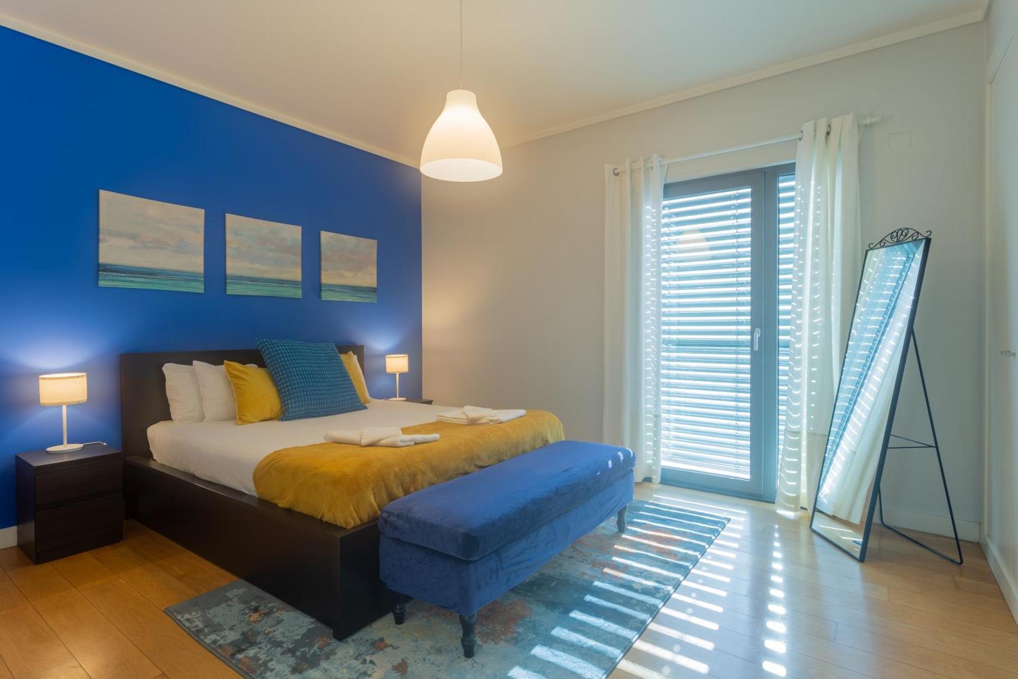 Ldapartments - Spacious Haven W/lift&garage Appartement *