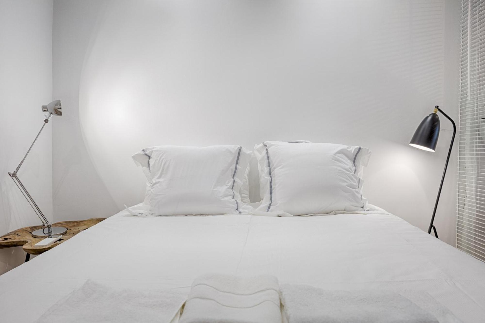Architectural Gem In Bica Apartamento