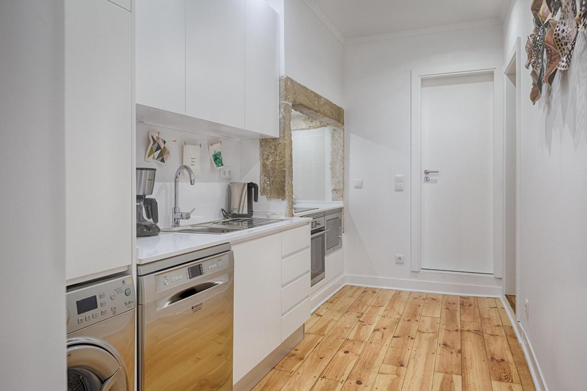 Architectural Gem In Bica Appartement *