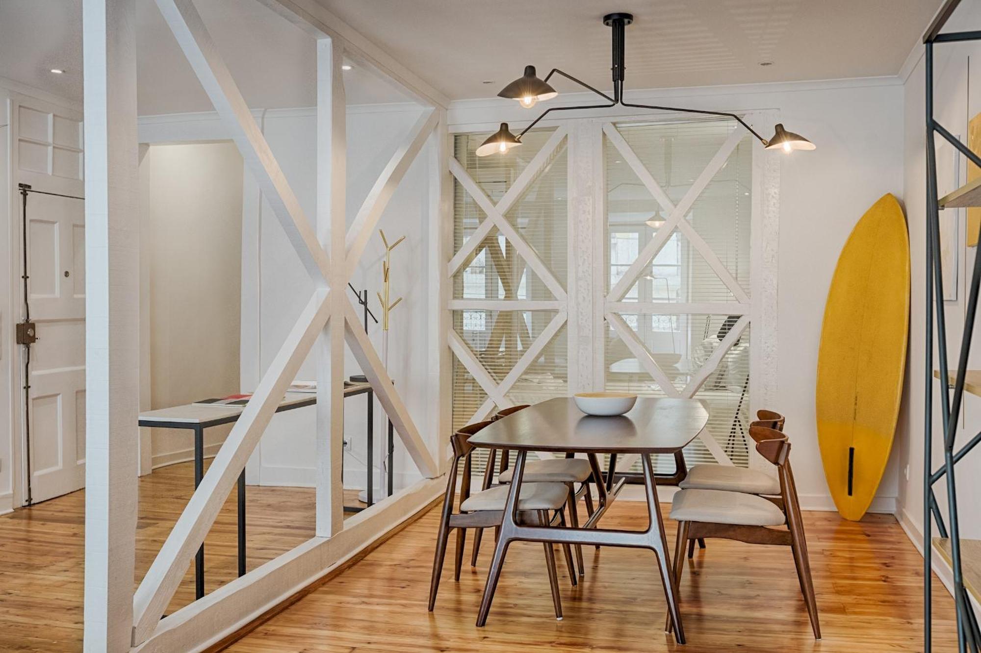 Appartement Architectural Gem In Bica *