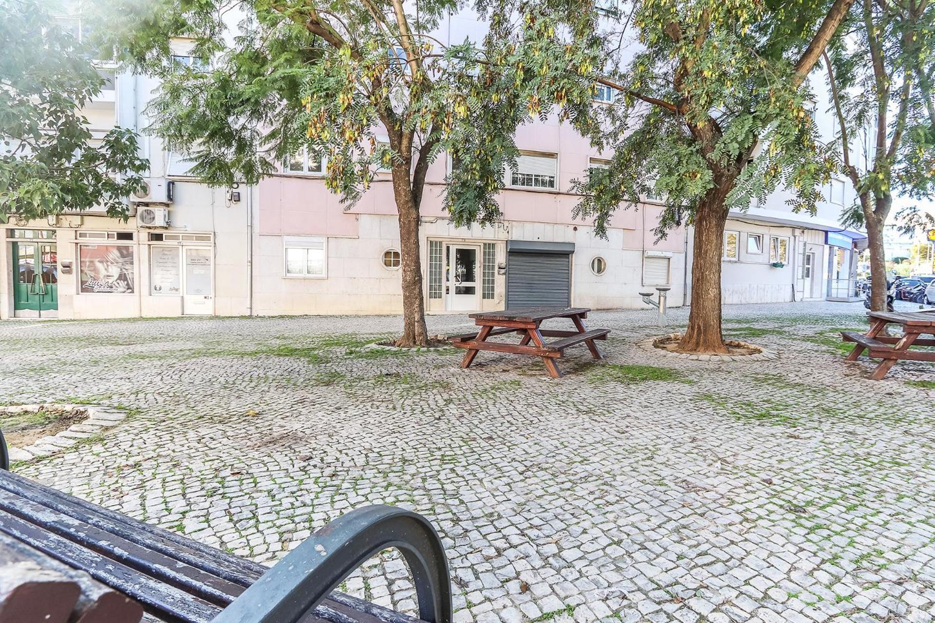 Portucale ! Moscavide Casa Branca W/ Terrace *