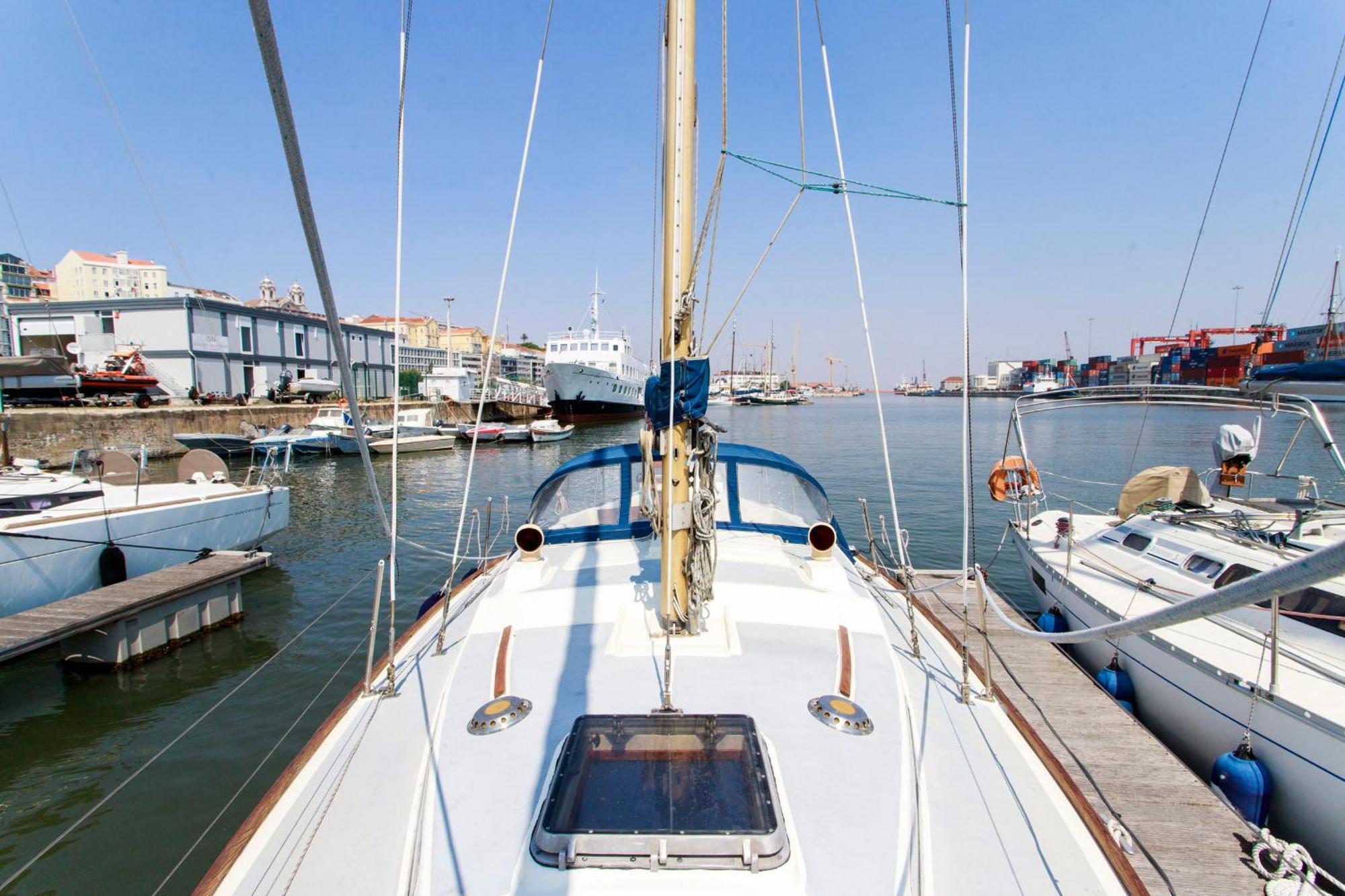 Evamia Boat Botel Lissabon