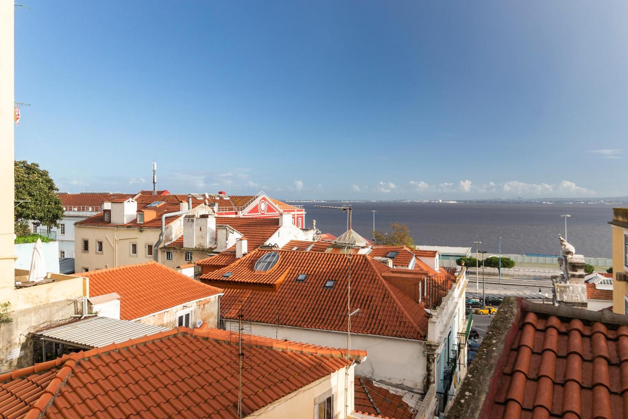 Delightful & Quirky With River Views Apartment Lissabon