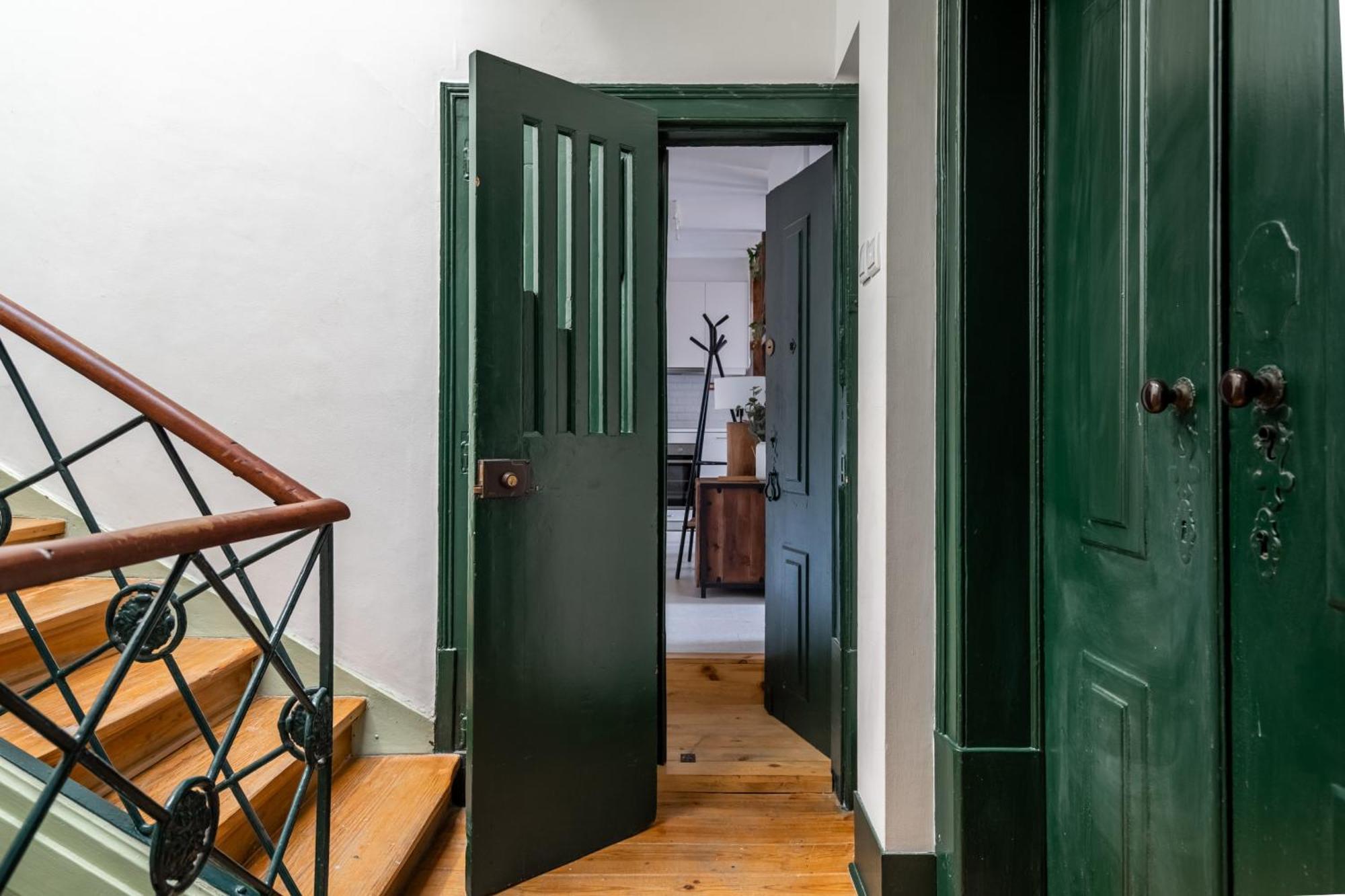 Lovely 2 Bedroom In The Heart Of Apartment *