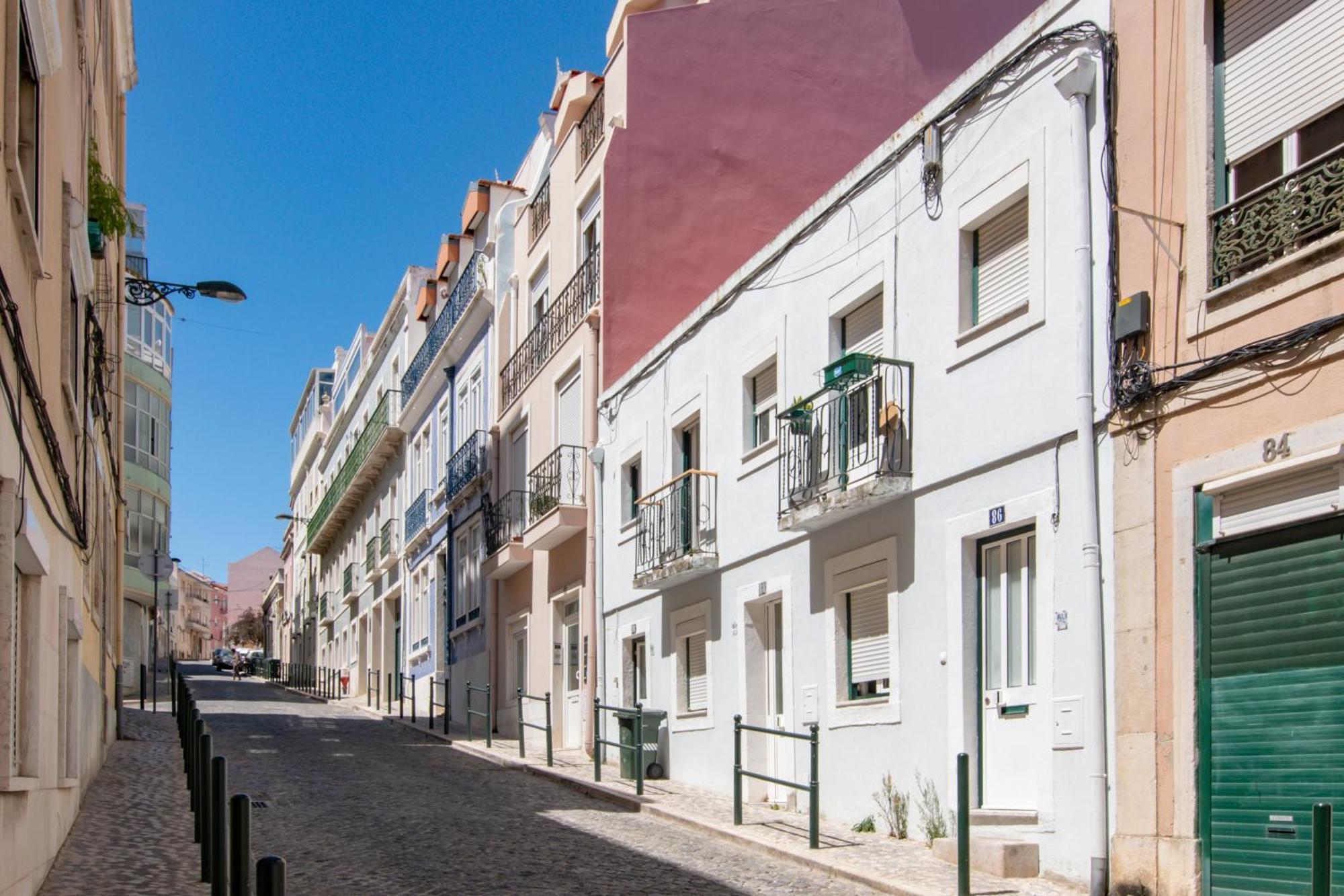Charming & Peaceful Family Flat * Lisbon