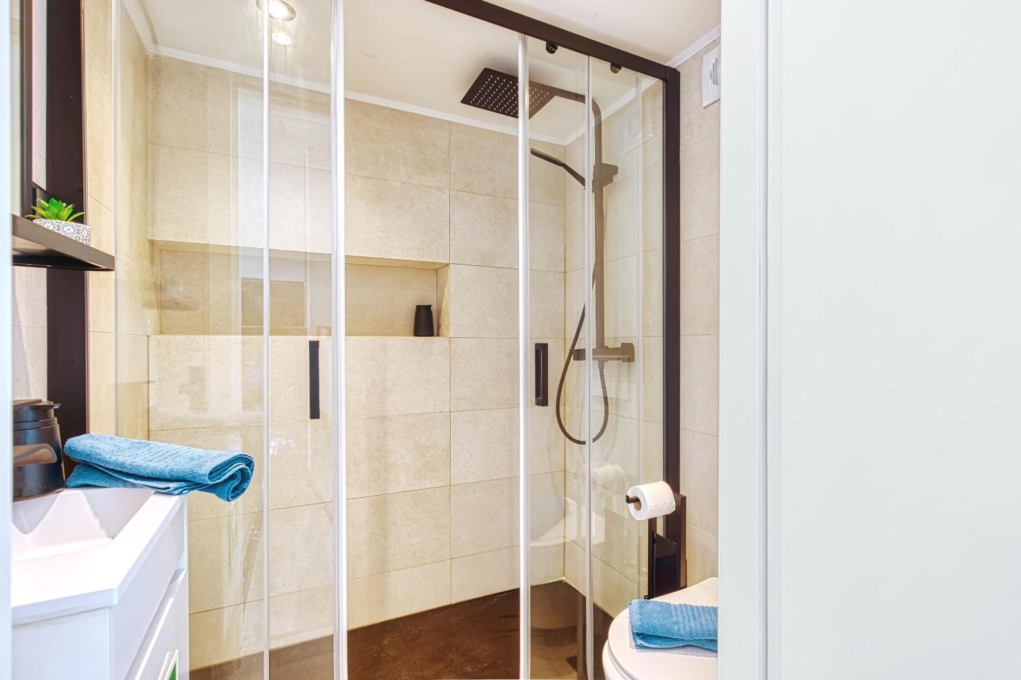 Apartment Historic Gem & Modern Loft In The Heart Of *