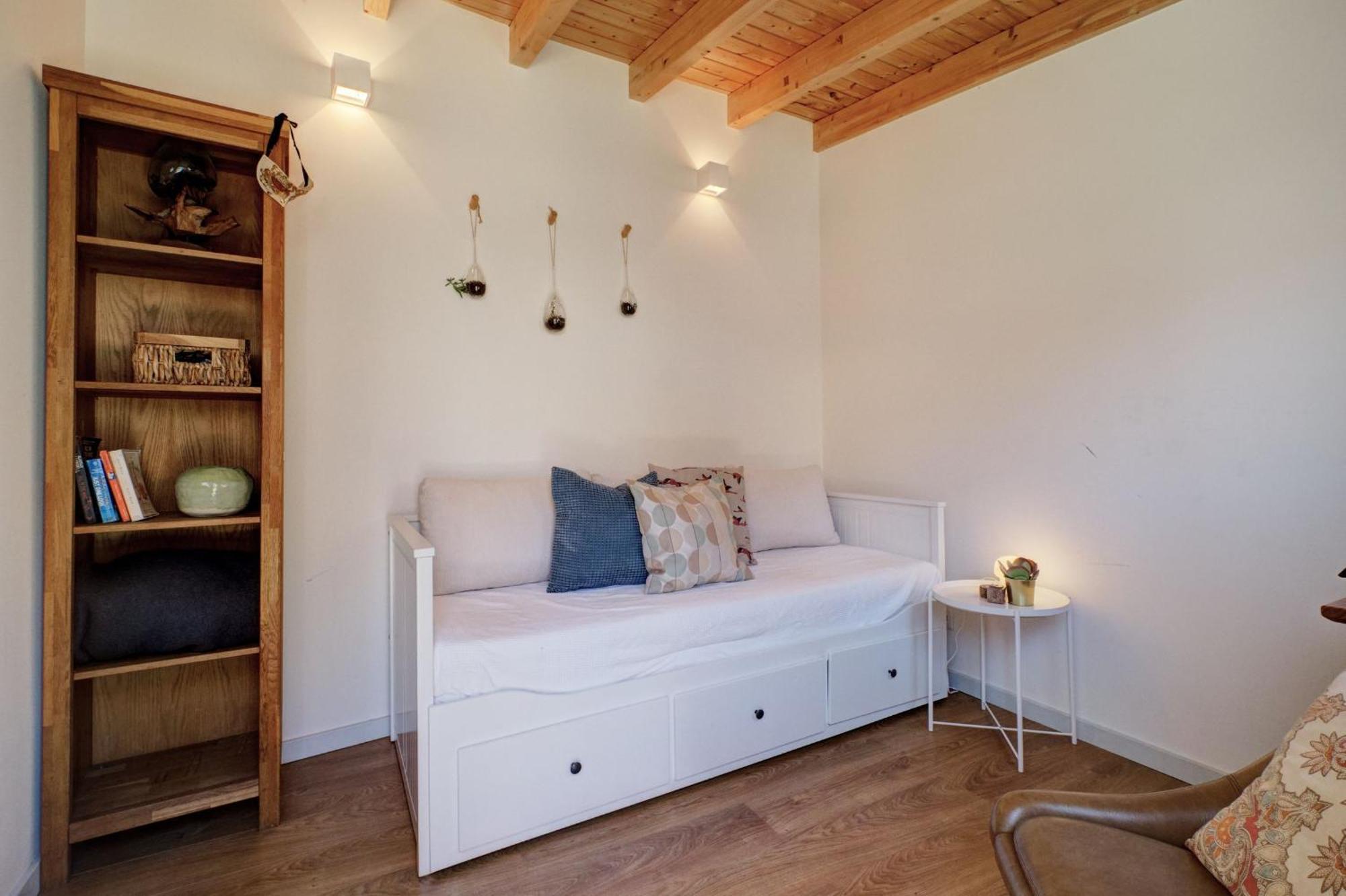 Comfortable Town House In Quiet Area By Lovelystay Vakantiehuis Lissabon