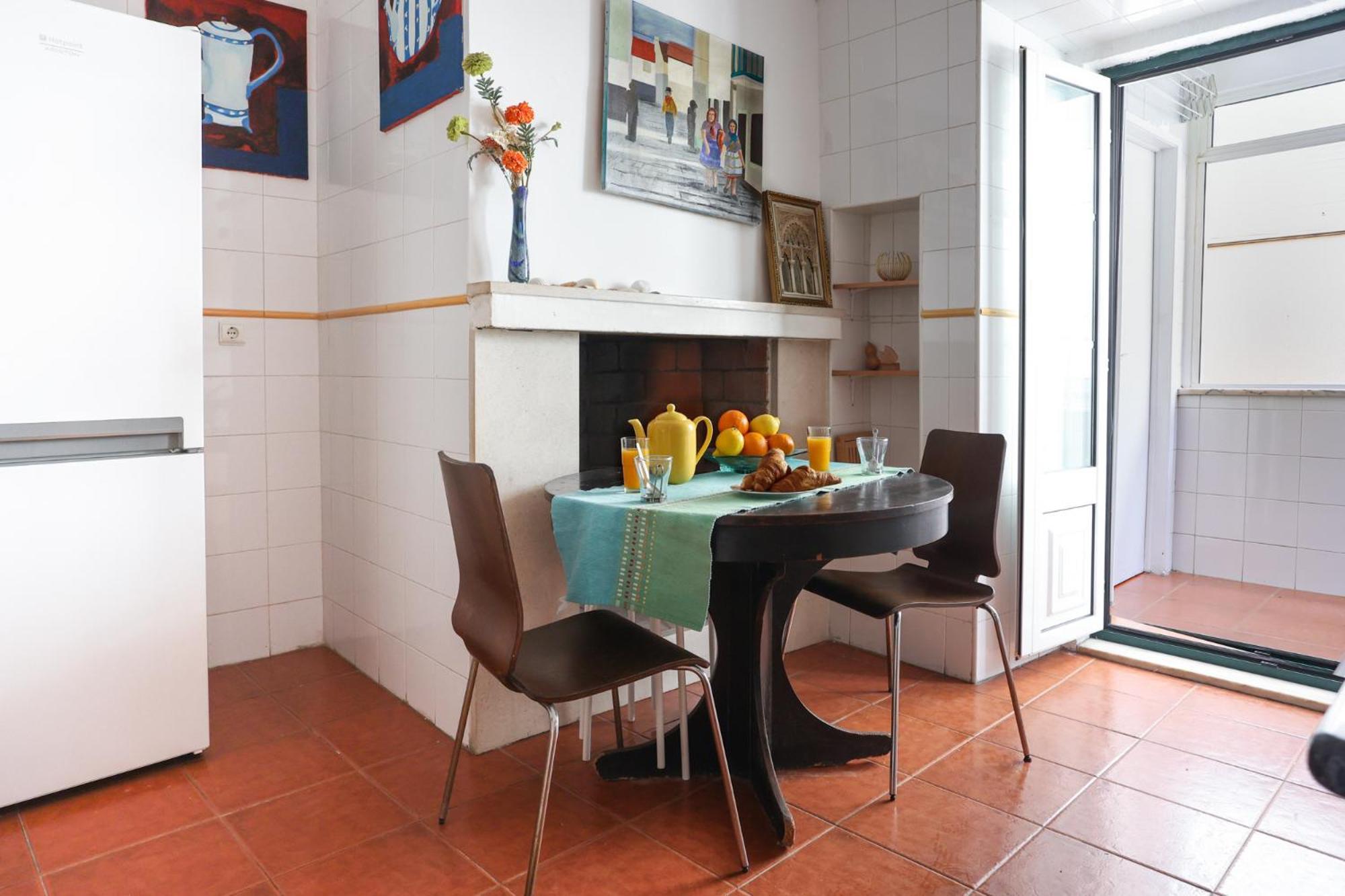 Center In Lively Bairro Alto! Apartment *