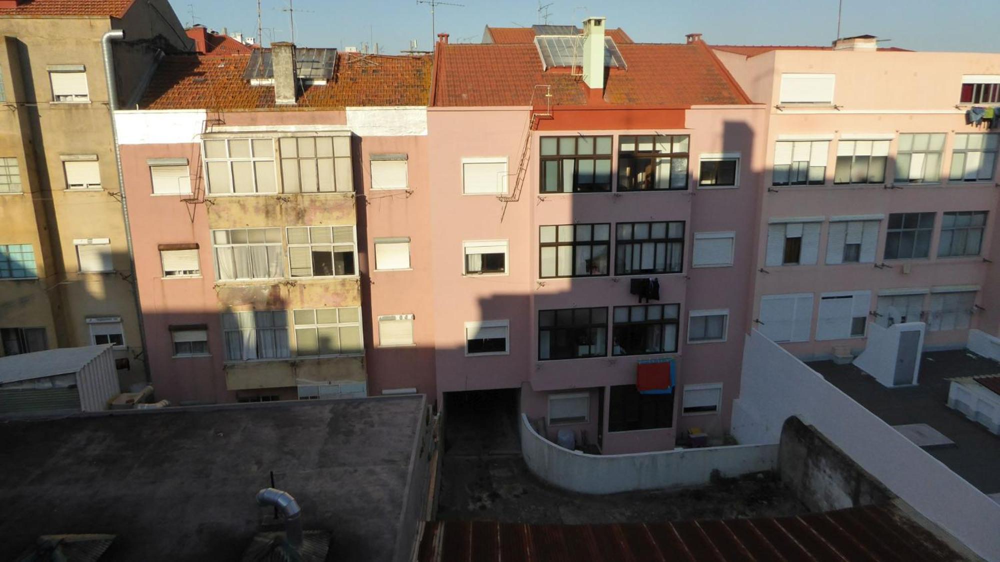 With 2 Bedrooms In Moscavide - Appartement