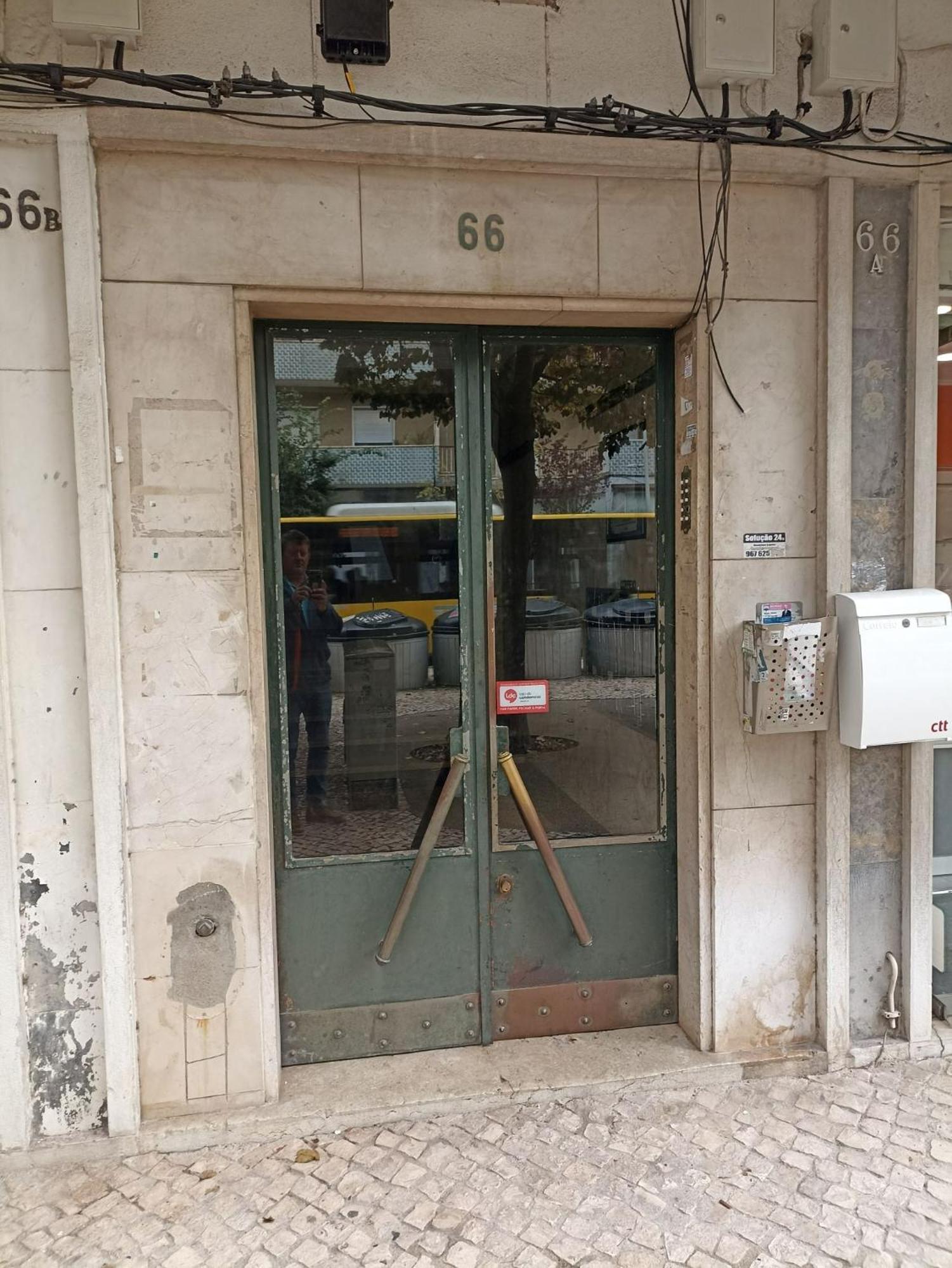 With 2 Bedrooms In Moscavide -