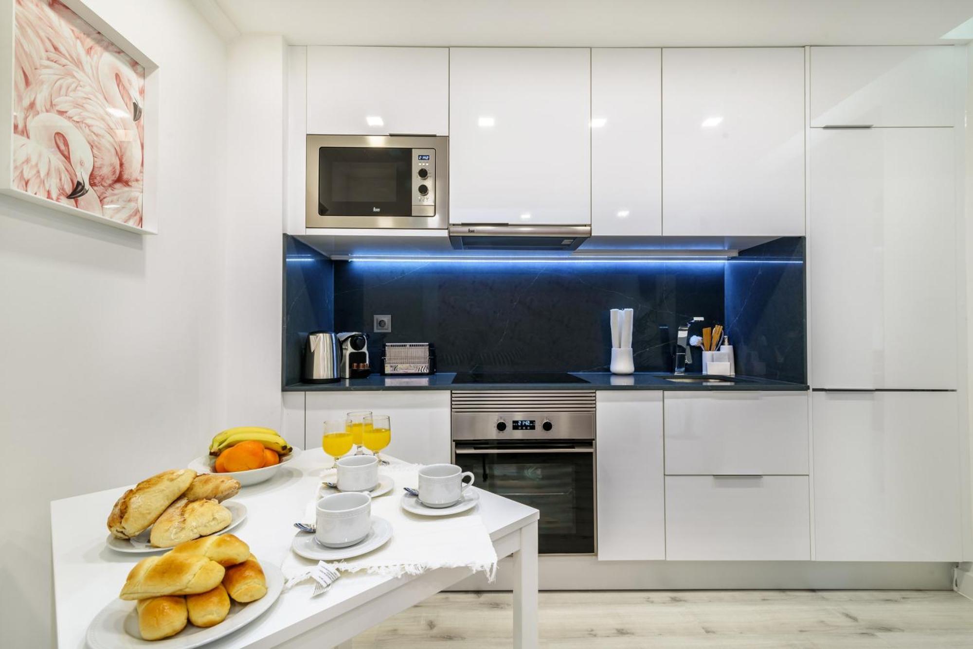 Whome Chic Escape: Your Stylish Haven In Downtown Apartment Lissabon