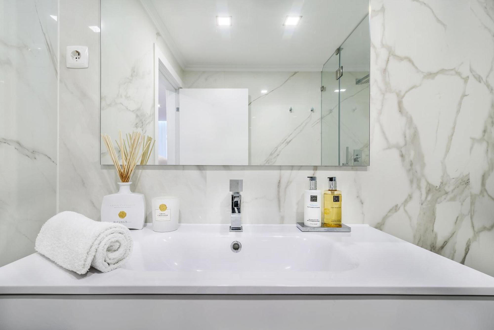 Whome Chic Escape: Your Stylish Haven In Downtown Lissabon