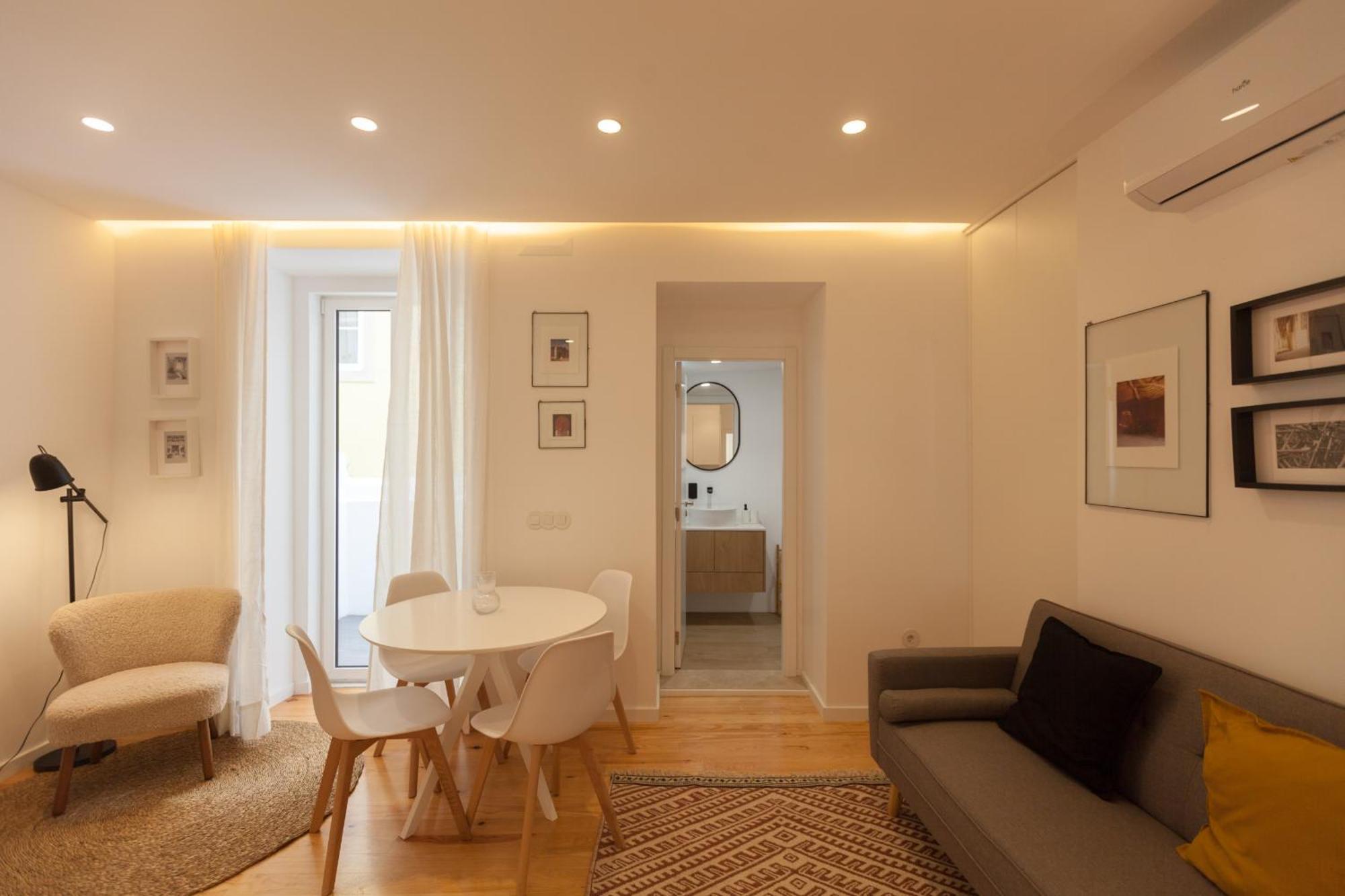 Flh Alcantara Elegant Charm With Balcony Appartement