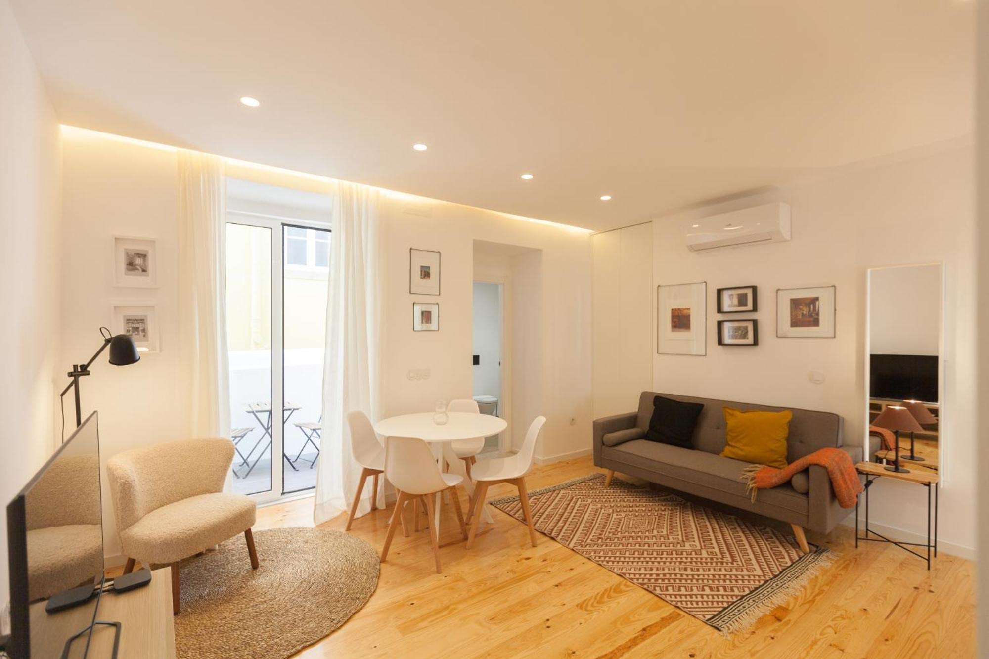 Flh Alcantara Elegant Charm With Balcony Appartement