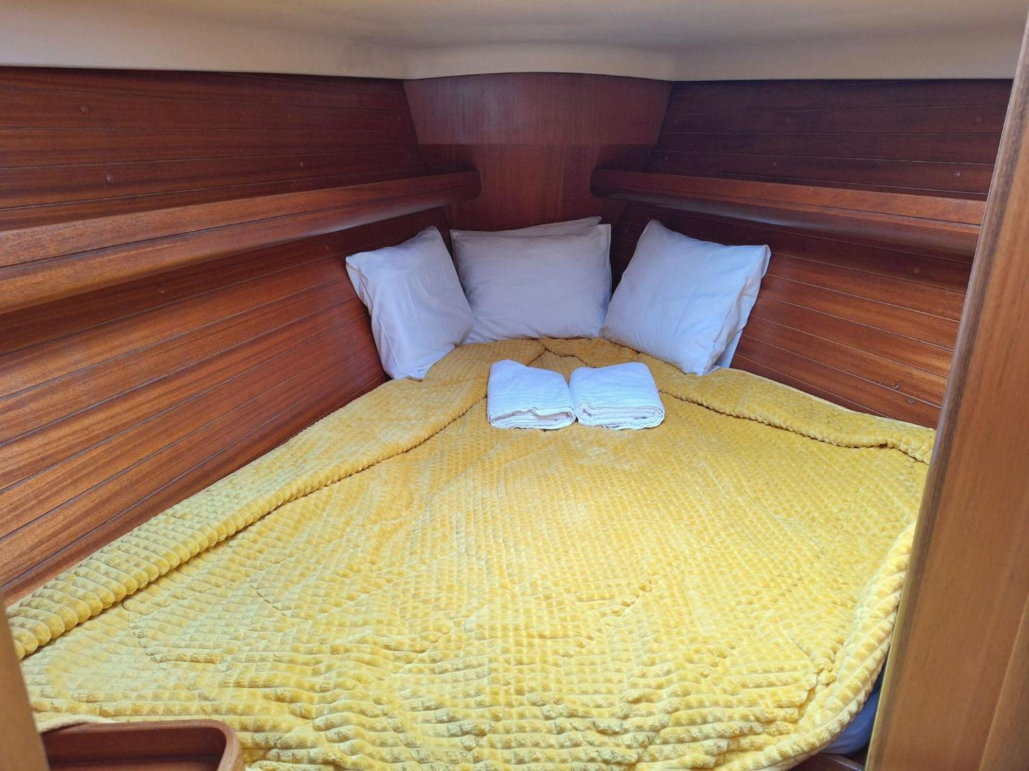 Be Local - Sleep Aboard A Sailing Boat In * Lissabon