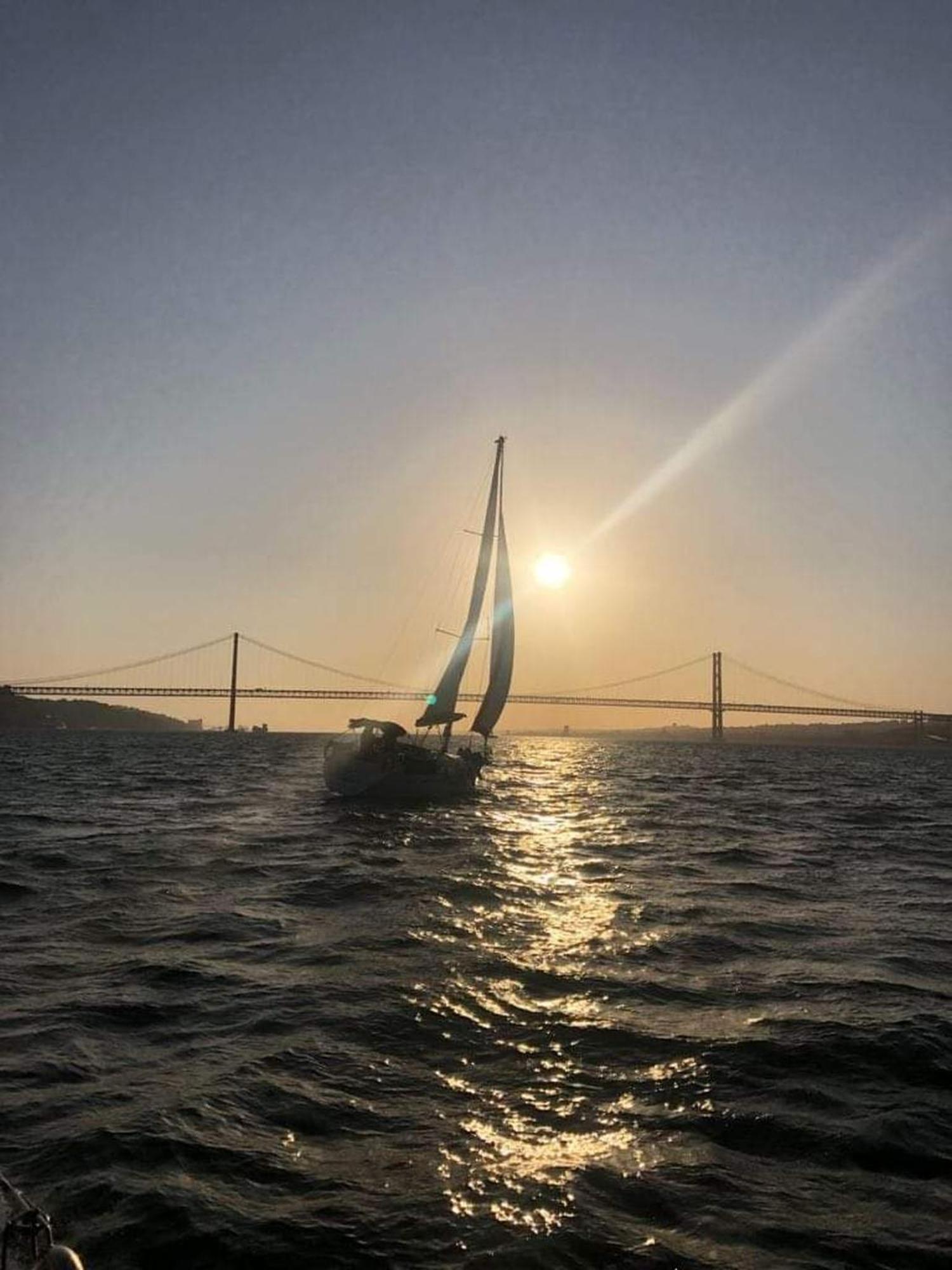Apartment Be Local - Sleep Aboard The Santa Maria Sailing Boat In Lisbon