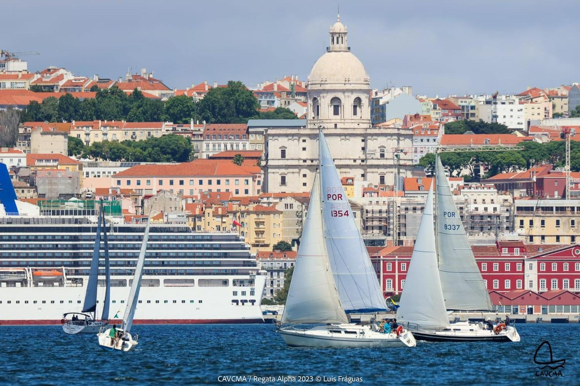Apartment Be Local - Sleep Aboard The Santa Maria Sailing Boat In Lisbon