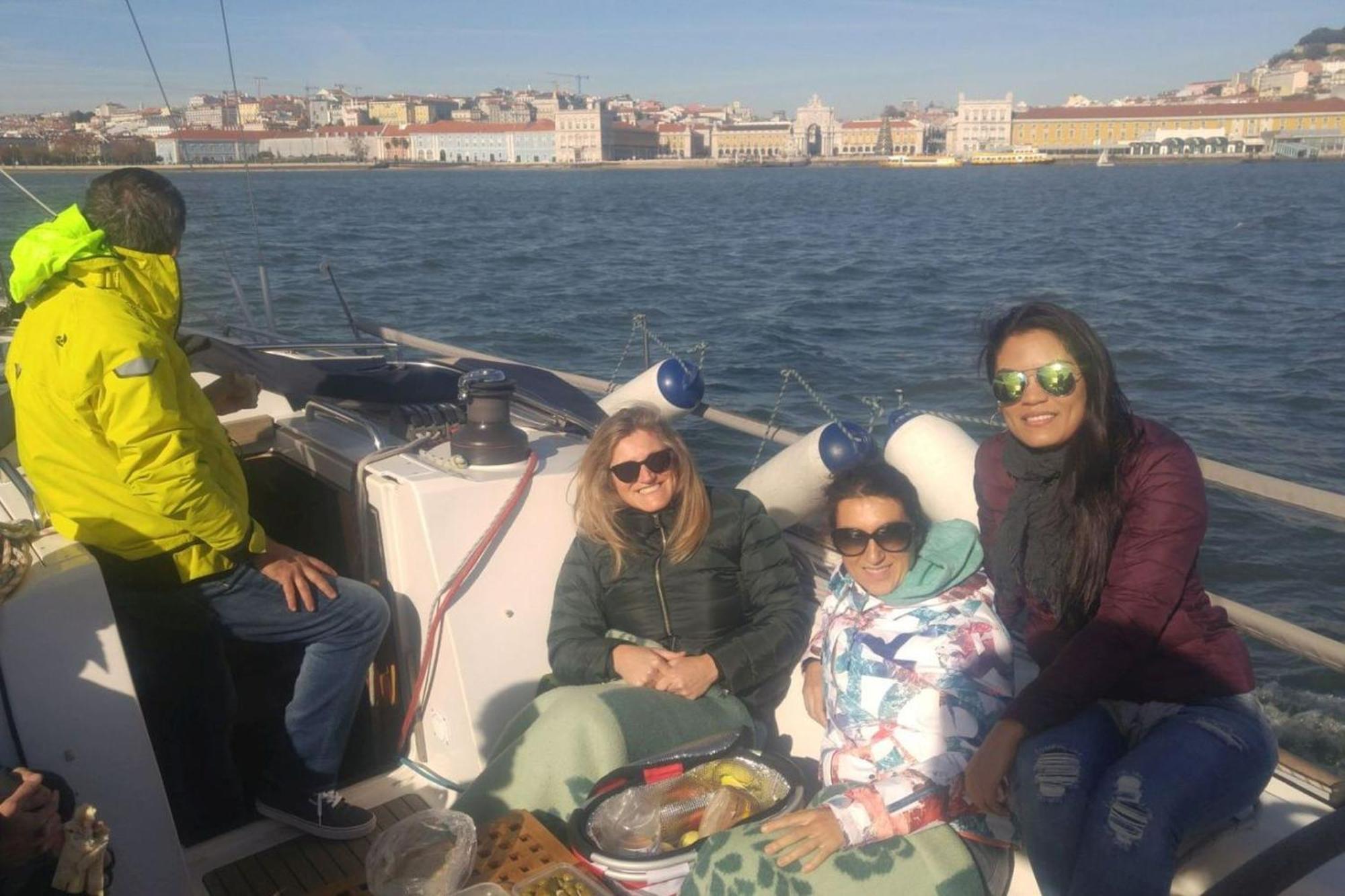 Be Local - Sleep Aboard The Santa Maria Sailing Boat In Apartment